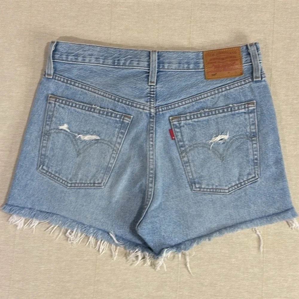 Levi’s Premium 501 Distressed Cutoff Denim Shorts Button Fly Raw Hem W26